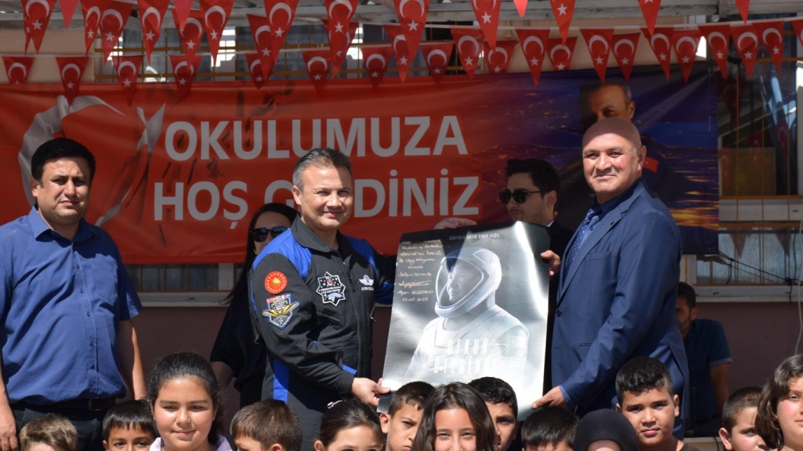 İLK TÜRK ASTRONOT ALPER GEZERAVCI OKULUMUZU ZİYARET ETTİ